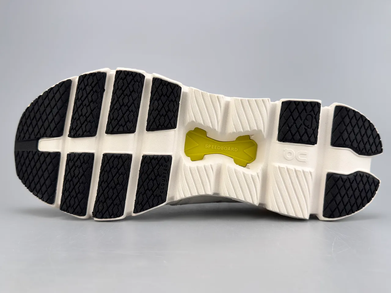 On Cloud White Yellow Engineered Knit Upper Segmented CloudTec Midsole Running Shoes 6