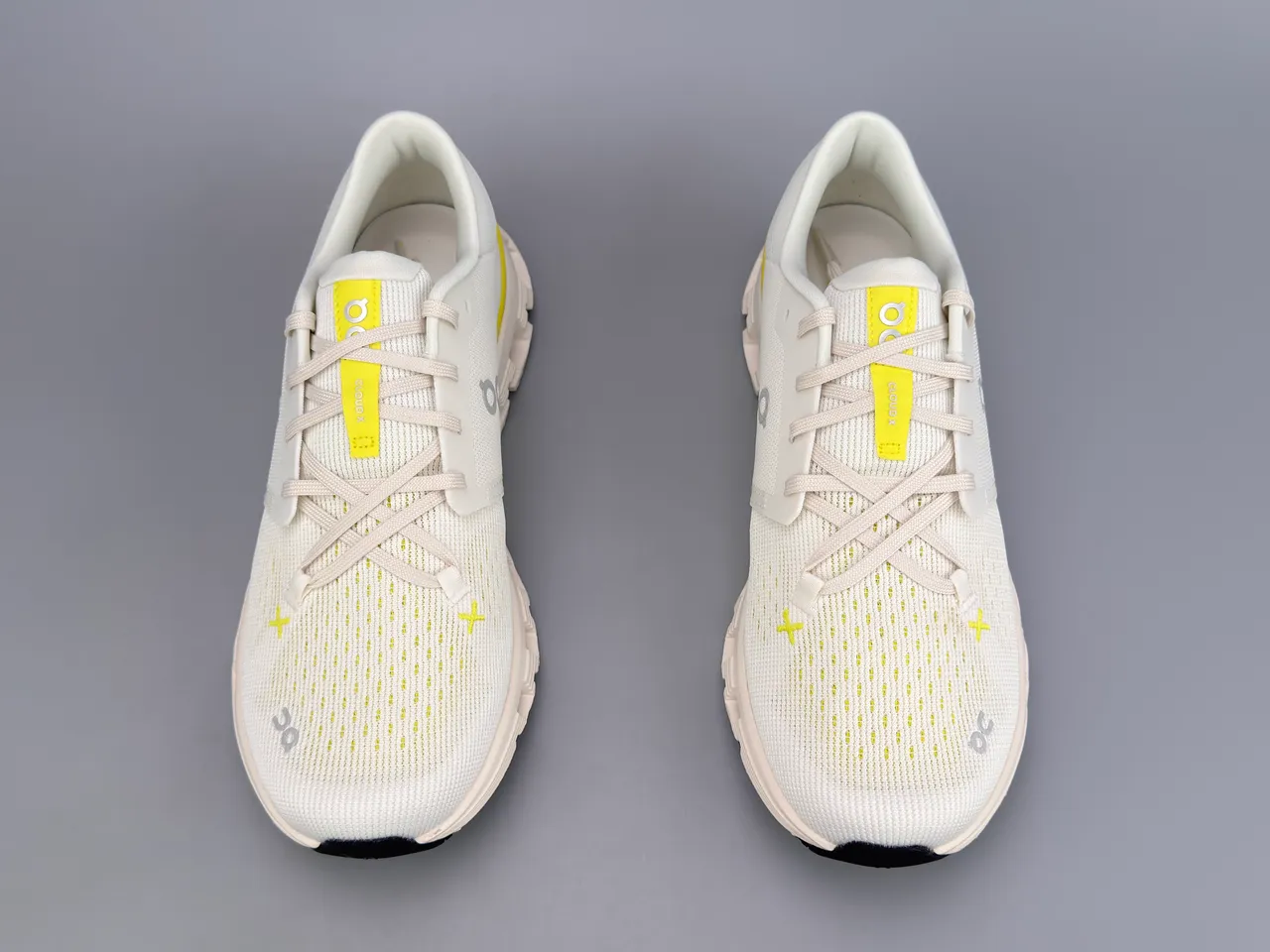 On Cloud White Yellow Engineered Knit Upper Segmented CloudTec Midsole Running Shoes 9