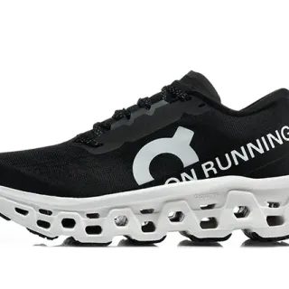 On Cloudmonster Zapatos de correr negros y blancos