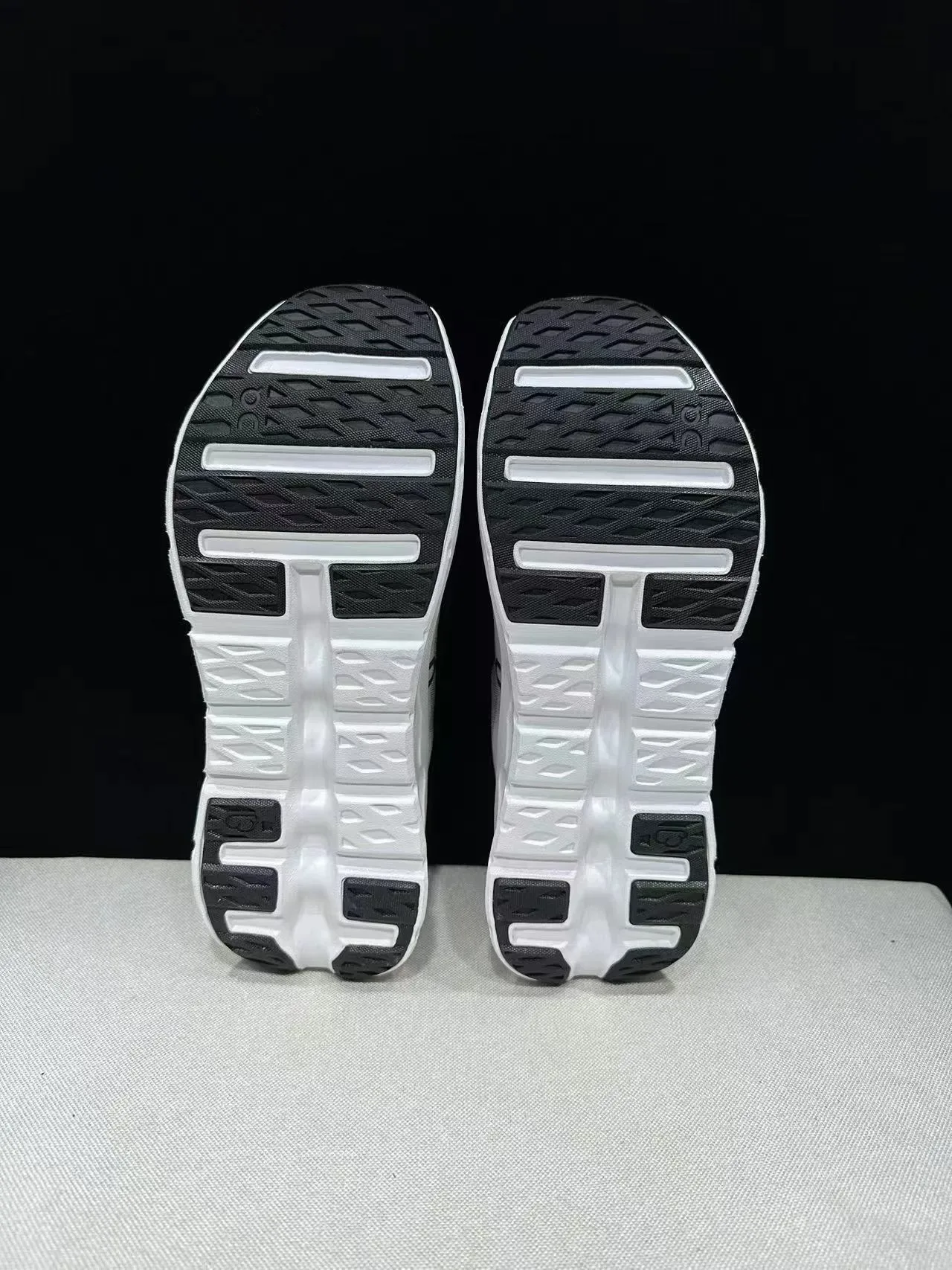 On Gray Black Engineered Knit Upper CloudTec Podded Midsole Running Shoes 6