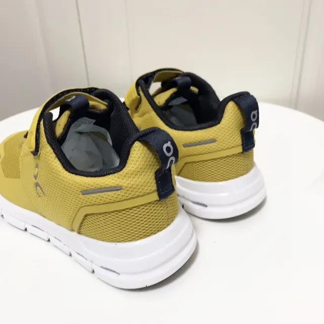 On Gray White Low-Top Mesh Upper Lifestyle Sneakers 14