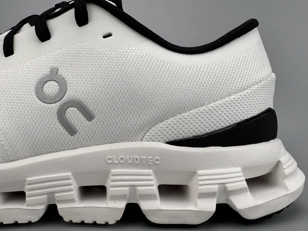 On White Black Engineered Knit Upper Segmented CloudTec Midsole Running Shoes 7