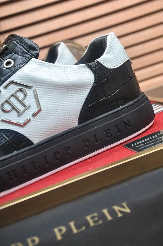 Philipp Plein أحذية رياضية أسلوب حياة مع لمسة جلد لامع أسود وأبيض 9