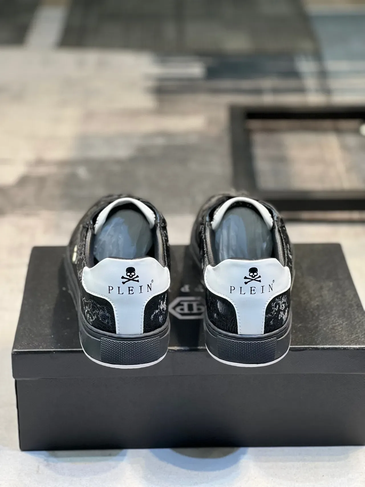 Philipp Plein Noir Blanc Cuir Texturisé Supérieur Hexagonal Logo Métallique Lifestyle Sneakers 3