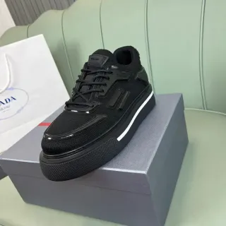 Prada Sneakers Lifestyle Tout Noir Maille et Capa Glossy