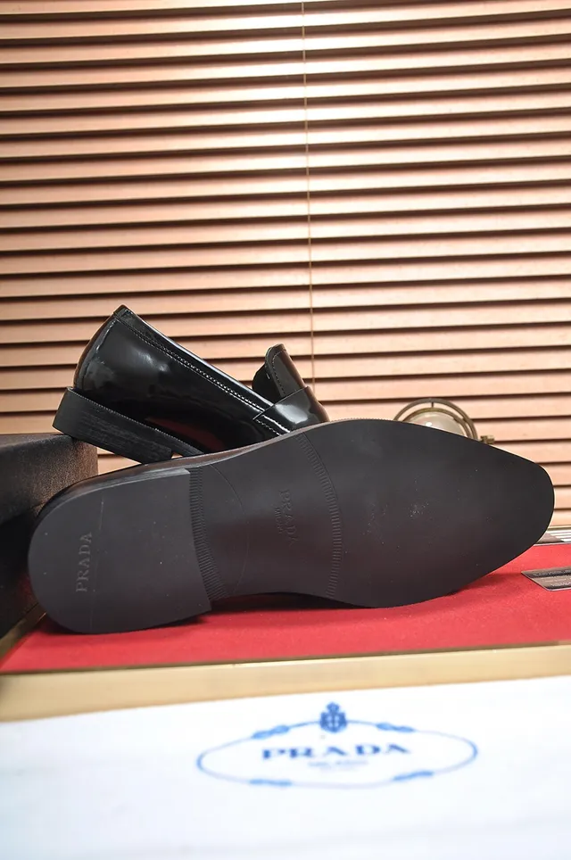 Prada Black Glossy Patent Pointed Toe Leather Shoes 3