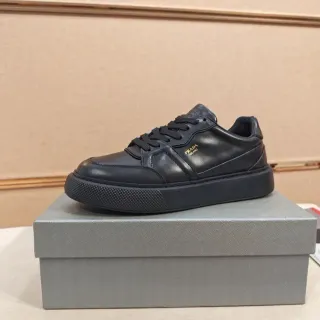 Prada Zapatillas de Cuero Negro con Suela Plataforma Gruesa Estilo Lifestyle