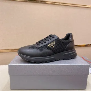 Prada Sneakers Lifestyle Noires En Matériau Mixte Avec Upper Texturisé En Cuir Et Capuchon D'Orteil Texturisé