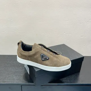 Prada حذاء سنيكرز بني أبيض سويدي بدون أربطة سكب أون نمط حياة