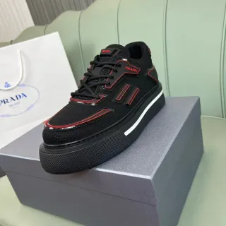 Prada Cloudbust Sneakers Lifestyle Plateforme Noir et Rouge