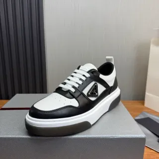 Prada Cloudbust أسود وأبيض حذاء سنيكرز أسلوب حياة