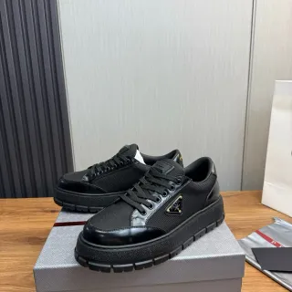 Prada Cloudbust Zapatillas Lifestyle de Malla y Cuero Patentado Negro