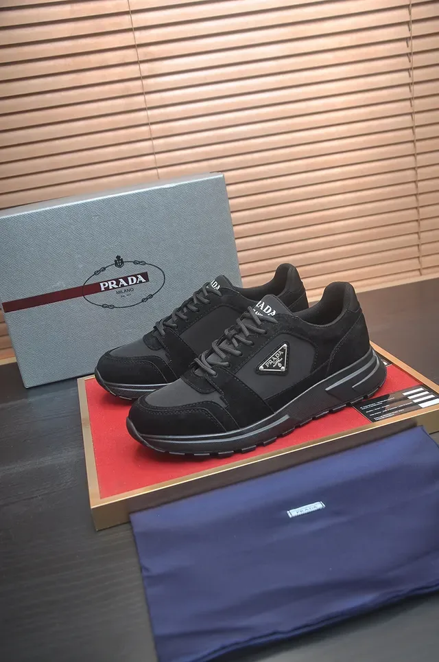 Prada Cloudbust Sneakers Lifestyle Noires en Daim et Synthétique 4