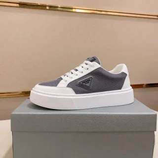 Prada Cloudbust gris y blanco zapatillas lifestyle