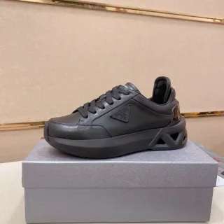 Prada Cloudbust أحادي اللون أسود حذاء رياضي أسلوب حياة