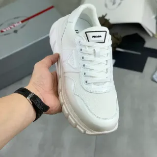 Prada Cloudbust حذاء رياضي أبيض كبير الحجم