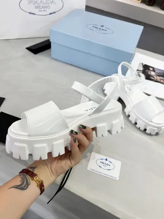 Prada Cloudbust Sandales Gladiator de Plateforme en Cuir Patenté Blanc 3