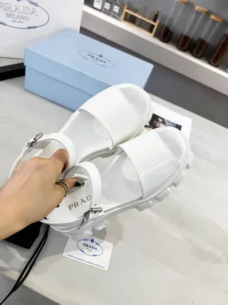 Prada Cloudbust Sandales Gladiator de Plateforme en Cuir Patenté Blanc 6