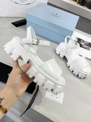 Prada Cloudbust Sandales Gladiator de Plateforme en Cuir Patenté Blanc 9