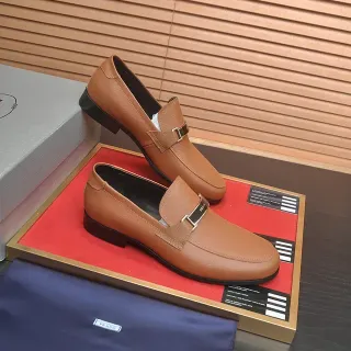 Mocassins Prada Horsebit Cuir Saffiano Tan Slip-On