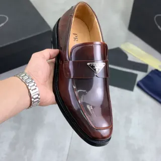 Prada Mocassins Marron Noir Cuir Patenté Bout Carré
