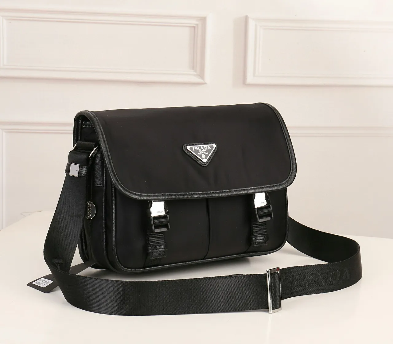 Sac messager Prada Re-Edition noir argenté flap-top buckle-accented 9
