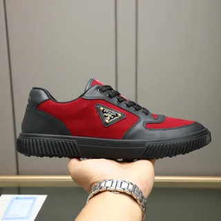 Prada Zapatilla Roja y Negra de Piel de Ante Panelada Lifestyle