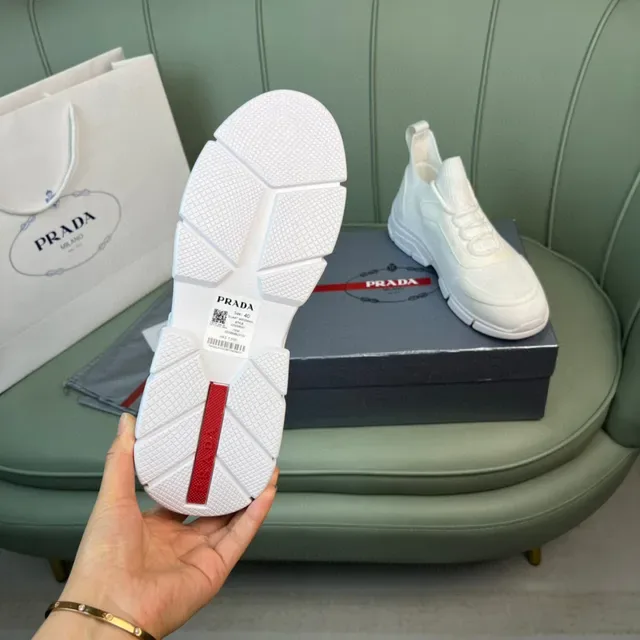 Prada Tênis Lifestyle Brancos de Malha com Upper de Meia Esculpido Sola Chunky 2