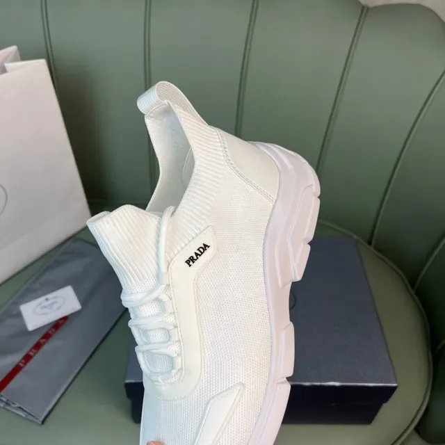 Prada Tênis Lifestyle Brancos de Malha com Upper de Meia Esculpido Sola Chunky 3