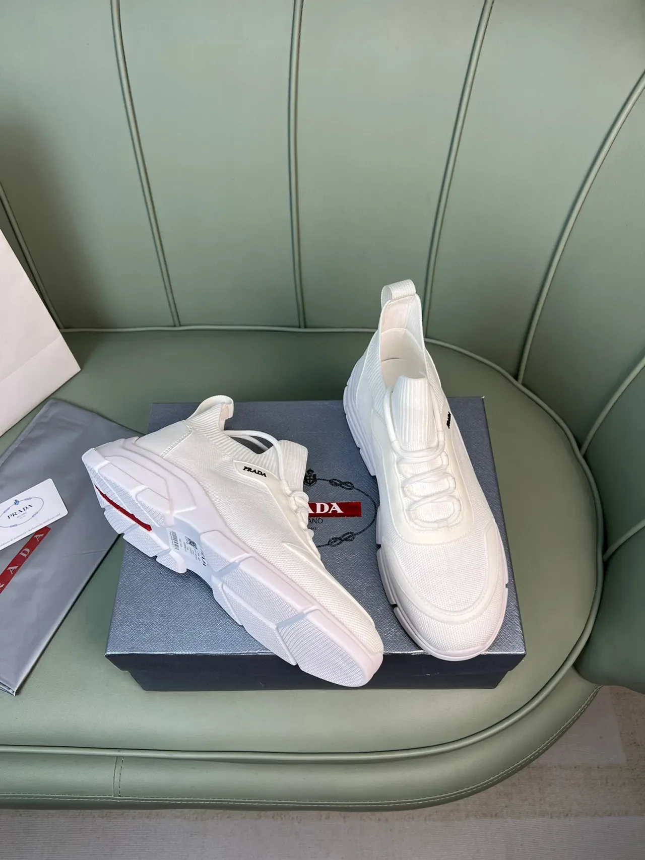 Prada Tênis Lifestyle Brancos de Malha com Upper de Meia Esculpido Sola Chunky 5