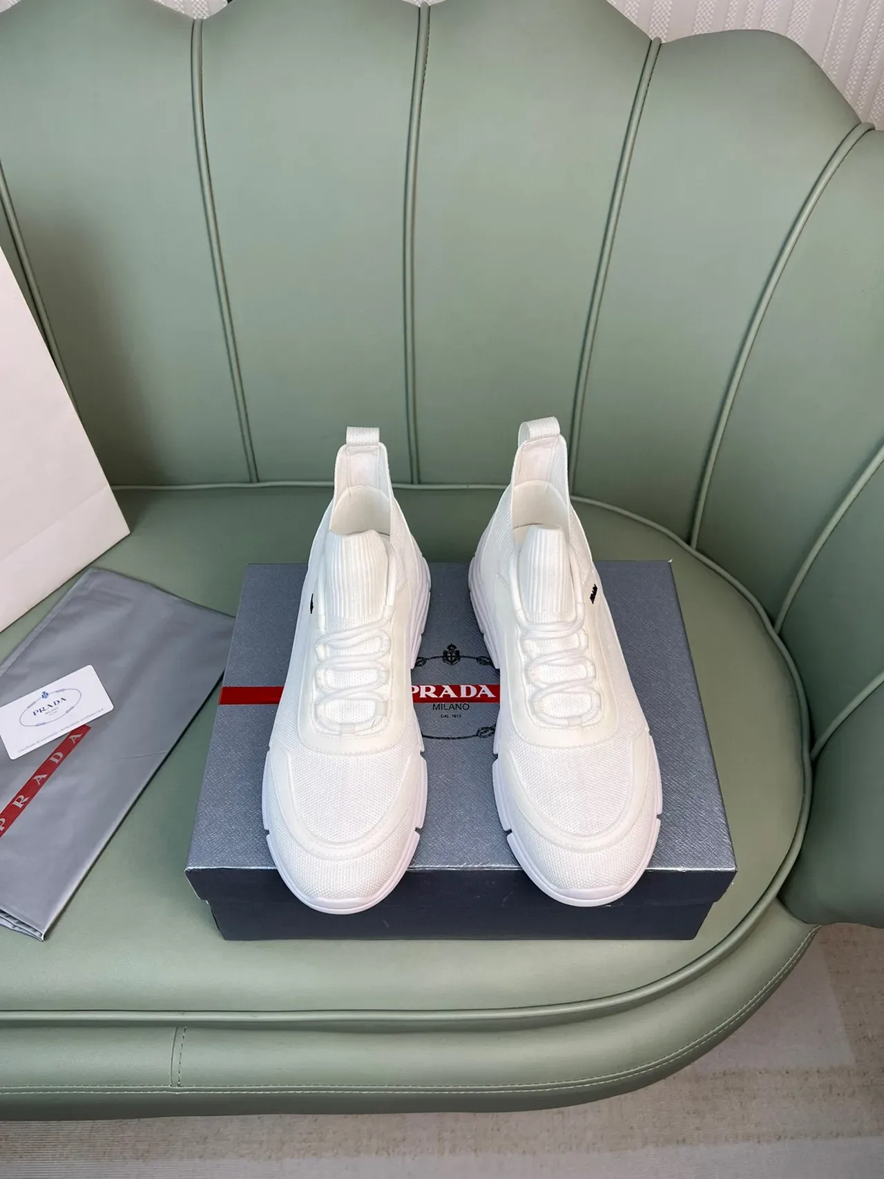 Prada Tênis Lifestyle Brancos de Malha com Upper de Meia Esculpido Sola Chunky 9
