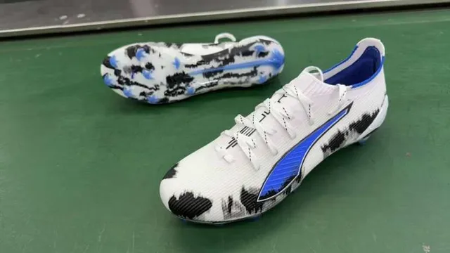 Puma Future Z Sapatos de Futebol Branco Azul Baixo Corte Upper de Malha Cadarços Assimétricos Superfície Firme 8