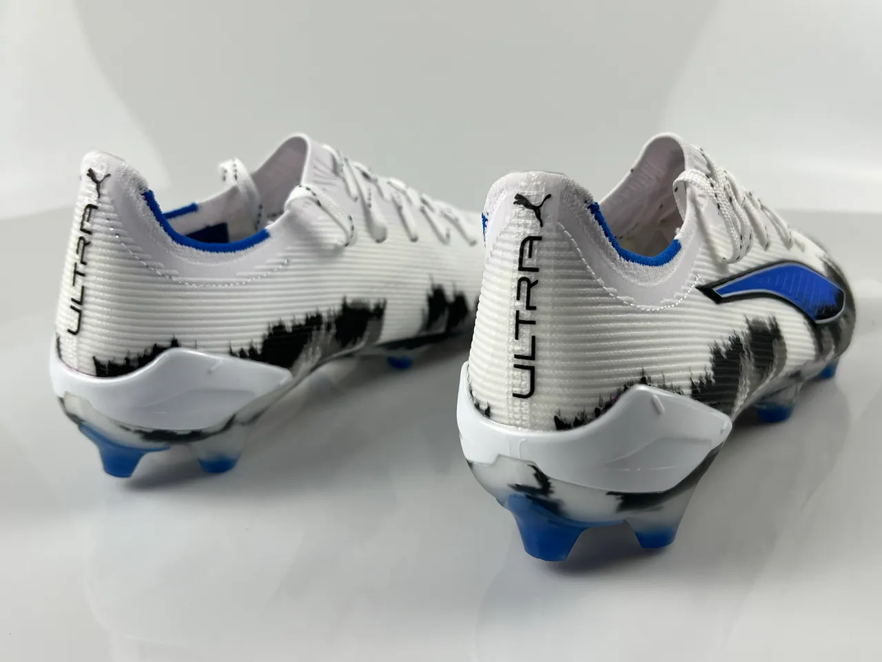 Puma Future Z Sapatos de Futebol Branco Azul Baixo Corte Upper de Malha Cadarços Assimétricos Superfície Firme 9