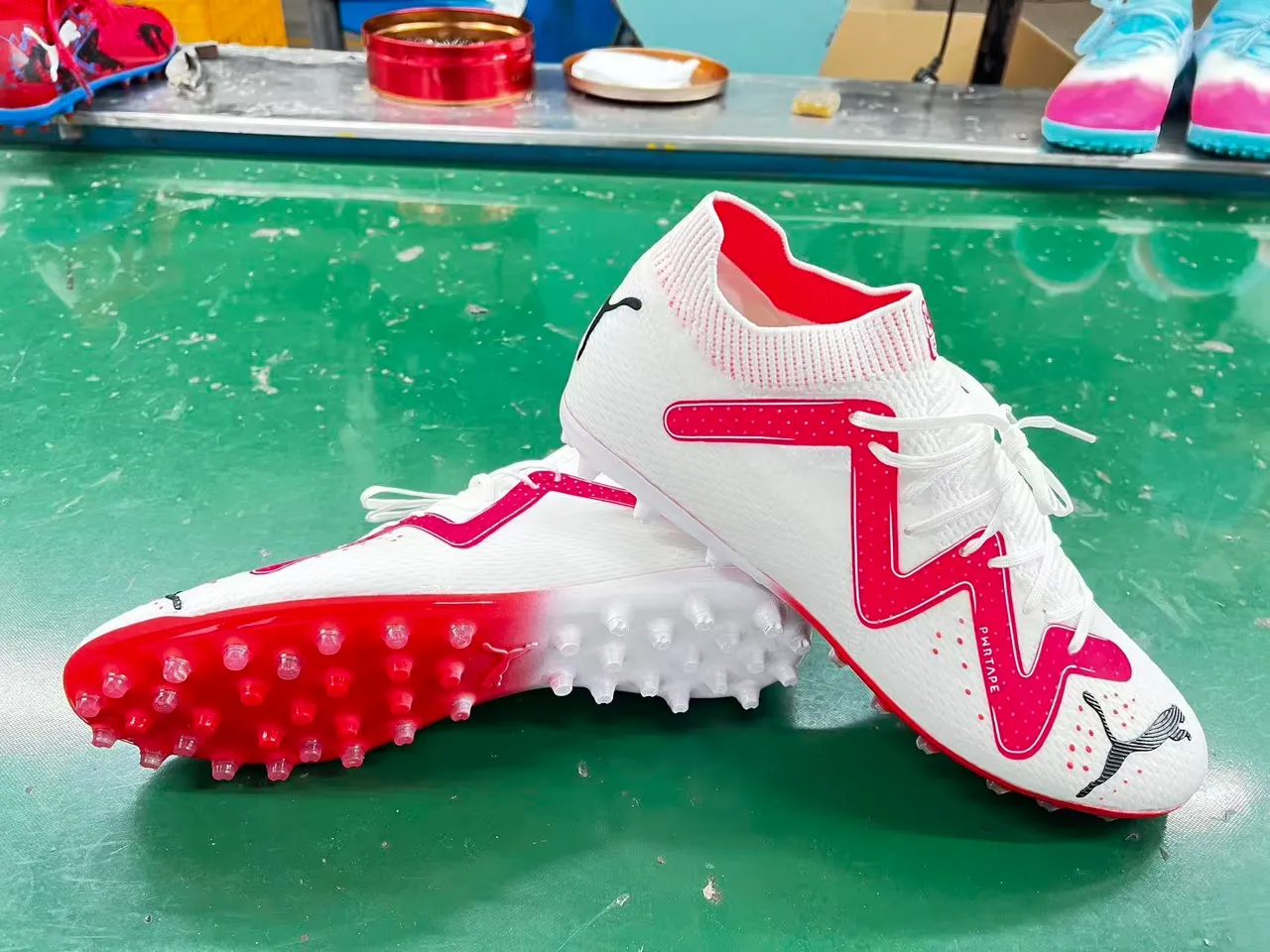 Puma Future Z Blanc Rouge Haut en Tricot Ajustement Chaussette Gazon Artificiel Chaussures de Football 8