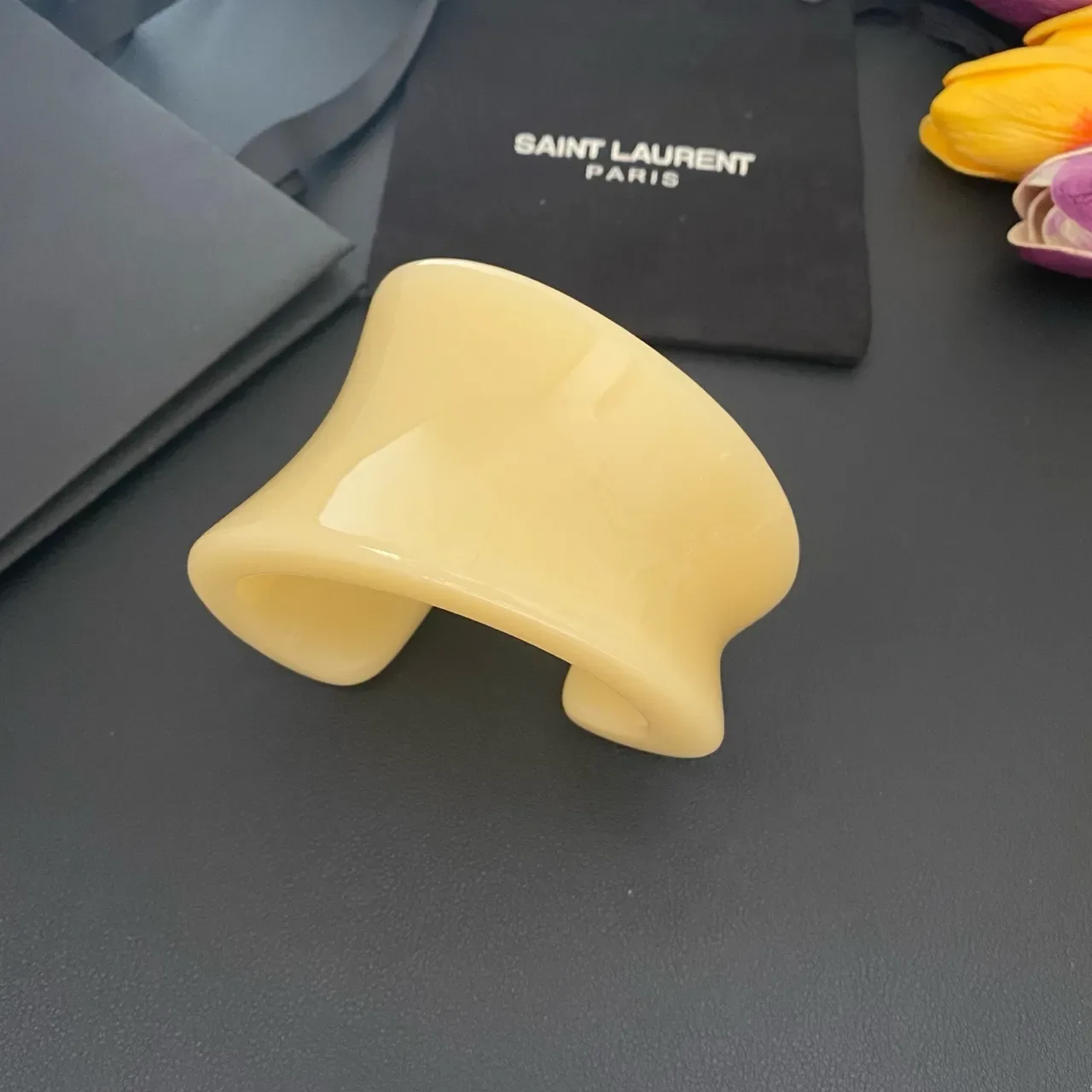 Saint Laurent Bege Laranja Pulseira Assimétrica De Resina Esculpida 7