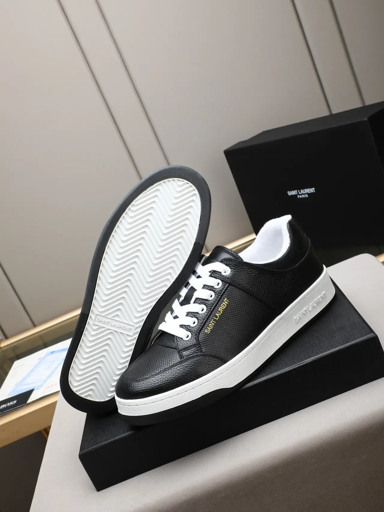 Saint Laurent Noir Blanc Cuir Texturé Partie Supérieure Orteil Perforé Chaussures Lifestyle 4