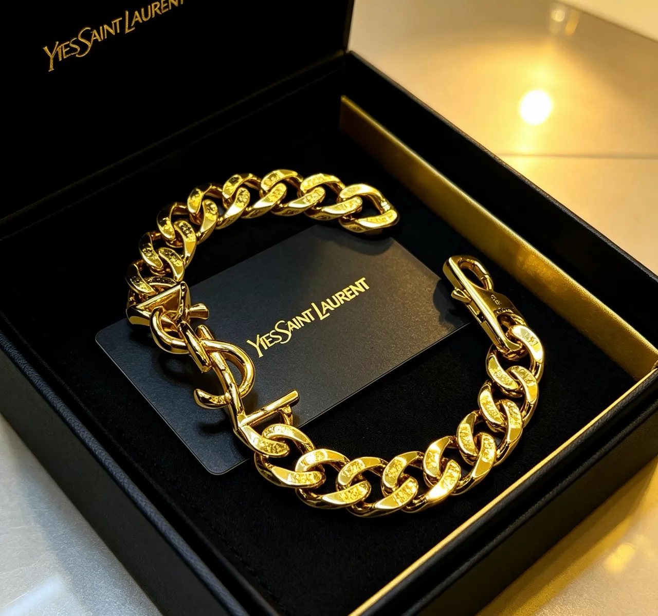 Saint Laurent bracelet or noir chaîne chunky curb-link fermoir monogram 8
