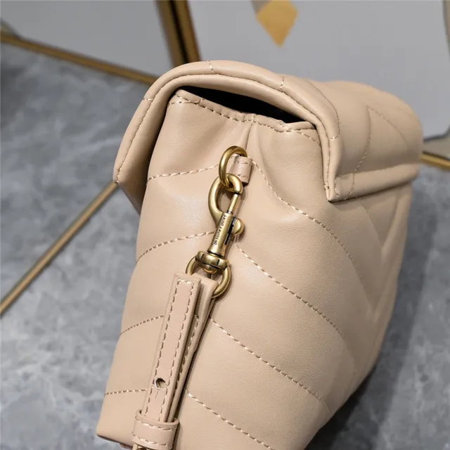 Saint Laurent Loulou bolsa underarm bege quiltada 14
