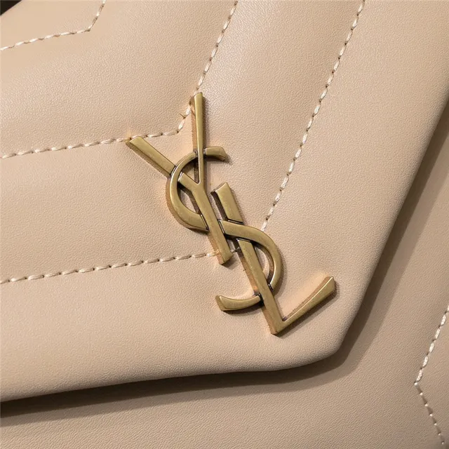 Saint Laurent Loulou bolsa underarm bege quiltada 15