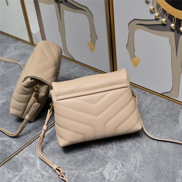 Saint Laurent Loulou bolsa underarm bege quiltada 17