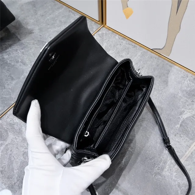 Saint Laurent Loulou bolsa underarm bege quiltada 20