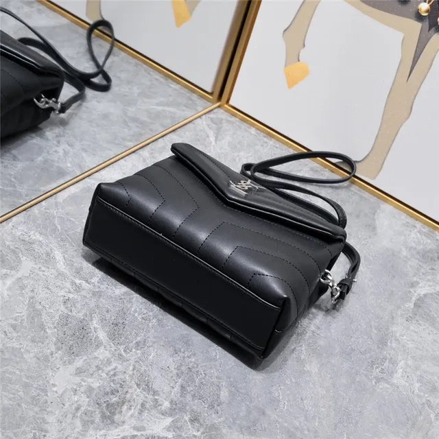 Saint Laurent Loulou bolsa underarm bege quiltada 24