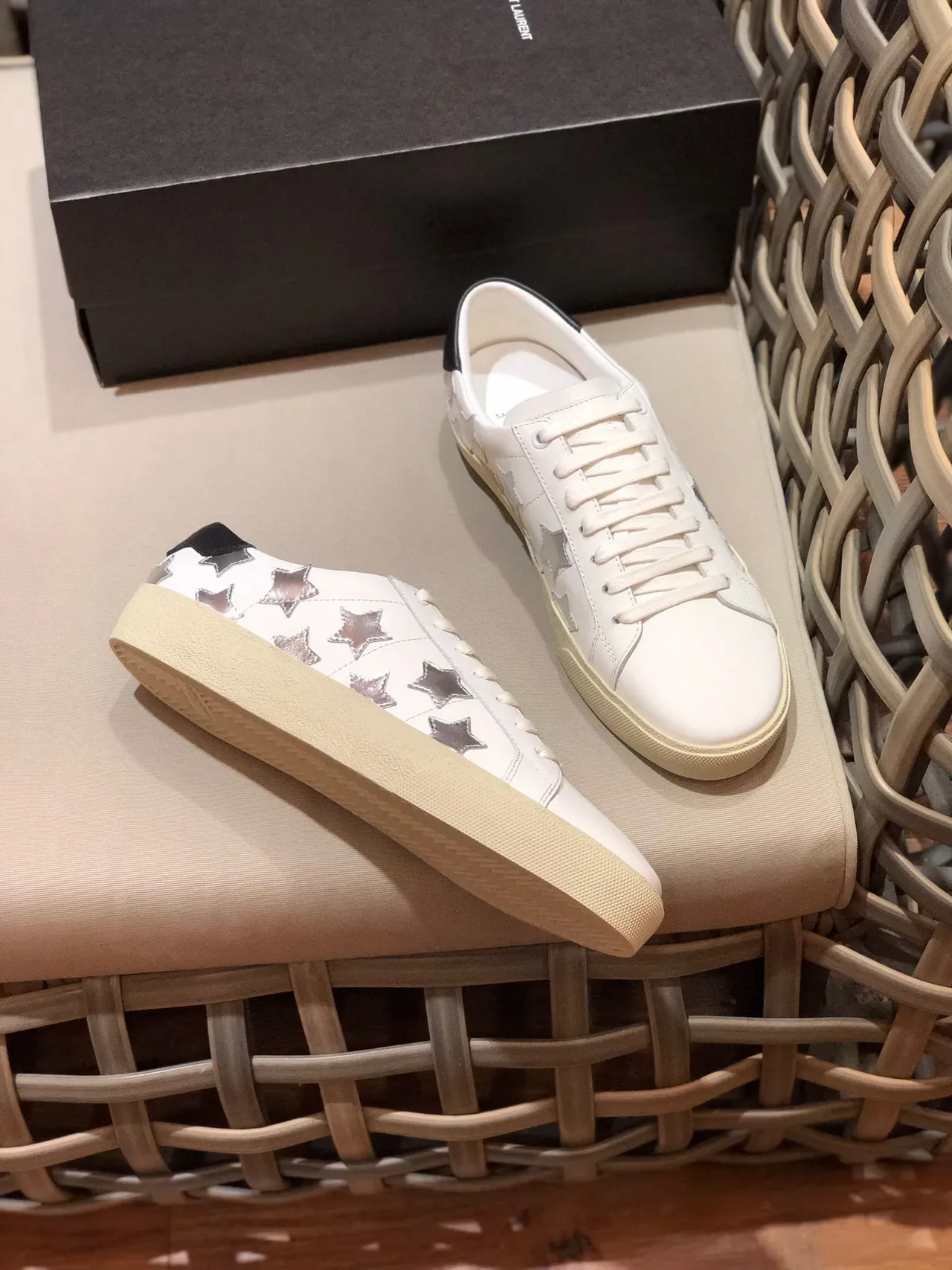 Saint Laurent Blanc Noir Cuir Métallique Étoile Découpes Style de Vie Chaussures 8