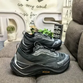 Salomon XT-6 黑灰粗犷越野轮廓网布与合成材料覆盖鞋面跑步鞋