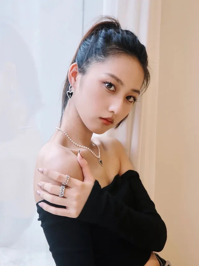 Tiffany & Co. Retour à Bleu Argent Noir Émail Centre Pavé Cristal Bord Boucles d'Oreilles 4
