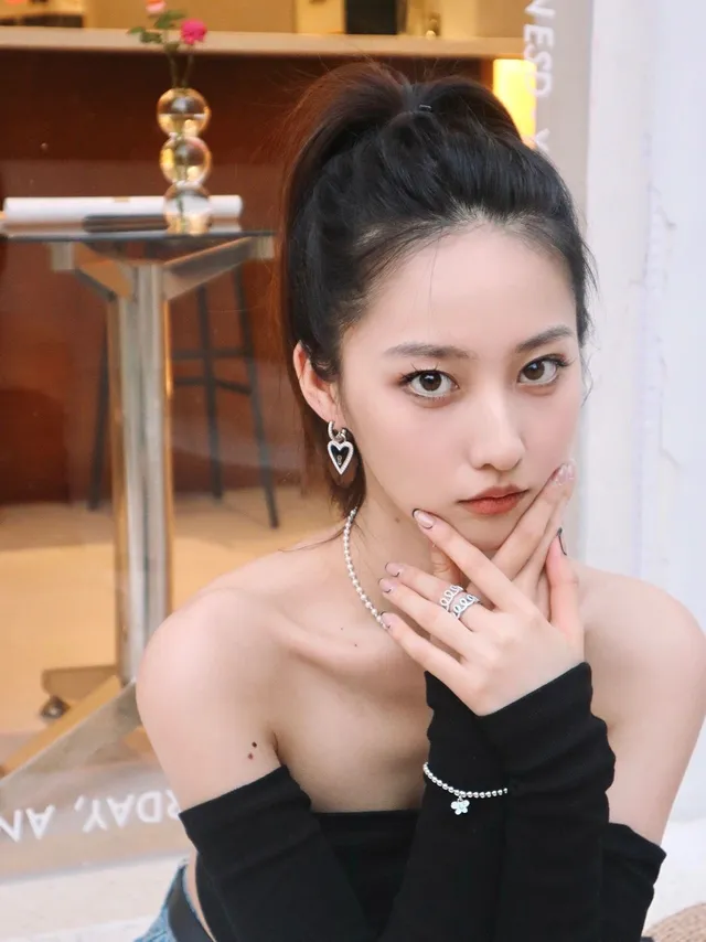 Tiffany & Co. Retour à Bleu Argent Noir Émail Centre Pavé Cristal Bord Boucles d'Oreilles 6
