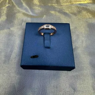 Tiffany & Co. Or Bleu Bague Pierre Centrale Coupe Émeraude Pavé Épaules