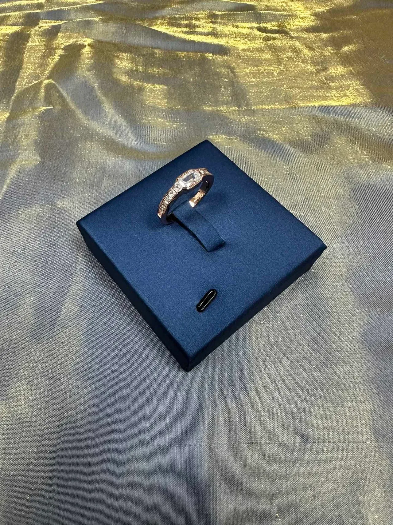 Tiffany & Co. Or Bleu Bague Pierre Centrale Coupe Émeraude Pavé Épaules 9