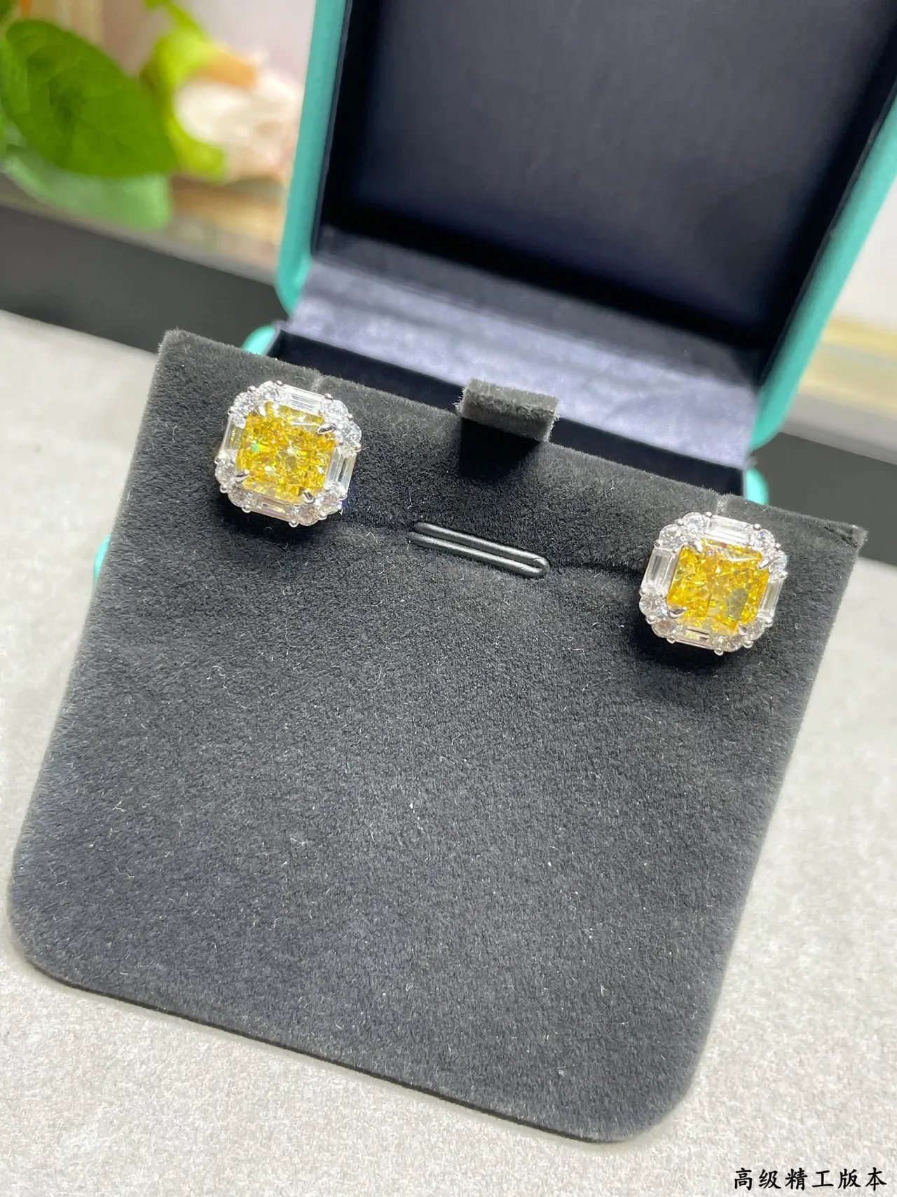 Tiffany & Co. Brincos com gema amarela de corte quadrado com duplo halo 2