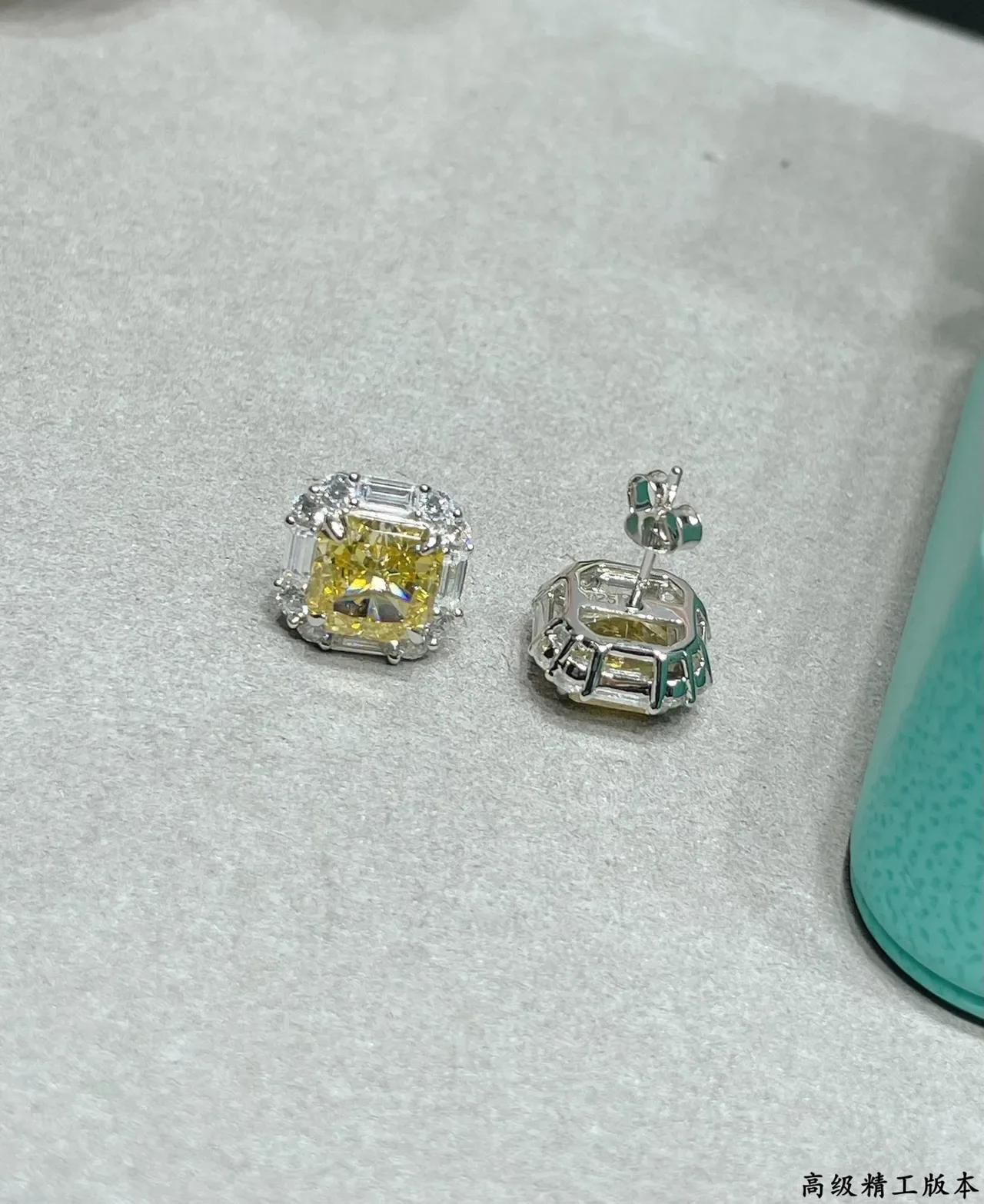 Tiffany & Co. Brincos com gema amarela de corte quadrado com duplo halo 4